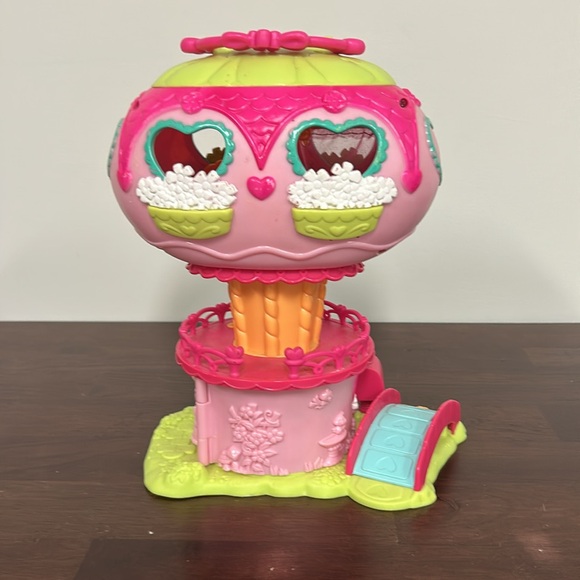 My Little Pony Ponyville House - Picture 2 of 9